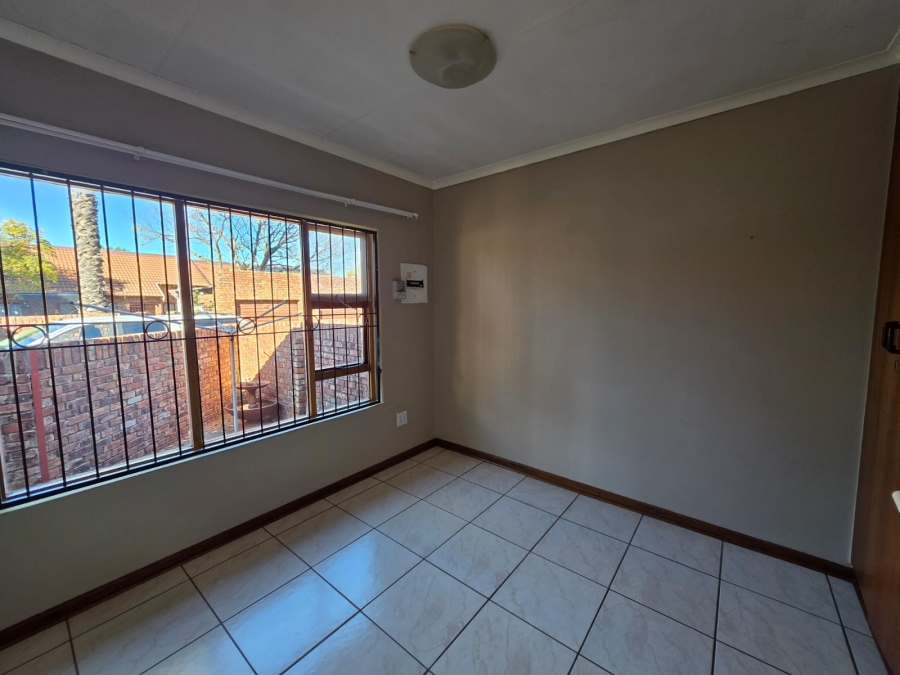 To Let 3 Bedroom Property for Rent in Langenhovenpark Free State